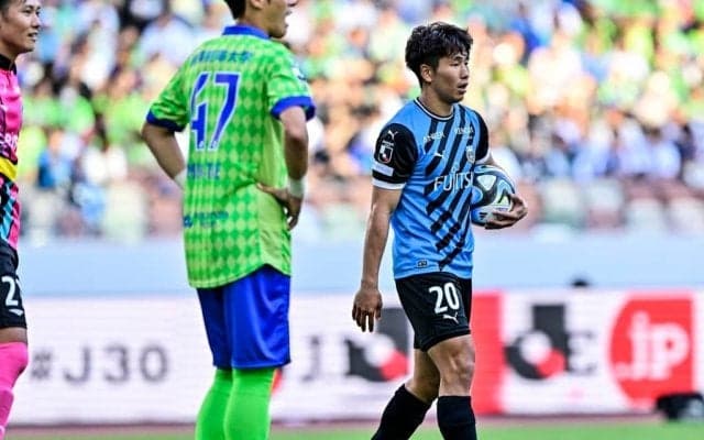 川崎FW山田新がダミアンにPKを「蹴らせてくれ」と交渉するも譲ったワケ。「今年、ダミアンも点取れてなかったので…」と説明し、PK後の心中も明かす