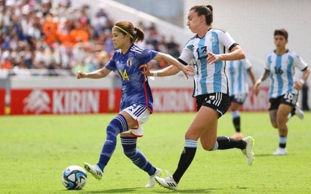 メッシ？ ハーランド？… 長谷川唯だ！ さすが「ワールドクラス」DF2人を手玉に取る華麗な超絶フェイント→無慈悲すぎるゴールを奪った衝撃の瞬間