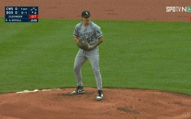 吉田正尚も困惑気味？解説者から「落ち着きがない」と言われるクセが強い相手投手の“足ふみふみ”投法