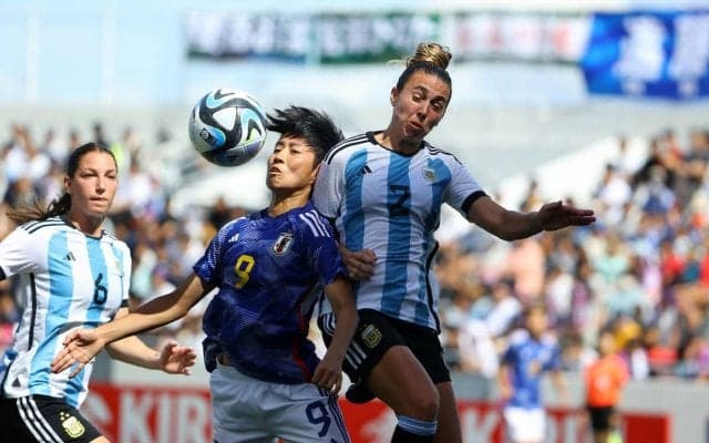 めちゃくちゃ強すぎるパワー！アルゼンチン代表を上回る圧倒的なフィジカル WEリーグ得点女王・植木理子の体張ったカッコ良すぎるポストプレー