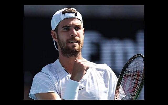 超接近戦！高速ボレー合戦制し4強