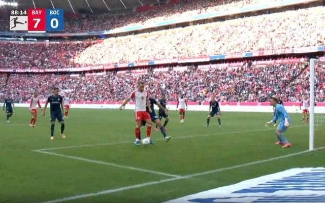 「1億ユーロは間違いない買い物だった」死角から\"忍者ムーブ\"→超絶テクニックでゴール　“無双状態”ドイツ王者の新エース・ケインがハットトリックを達成する瞬間