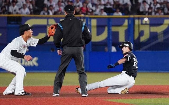 衝撃の爆速走塁は「ゲーム超えてる」　ミスしてもセーフ…牽制通じぬ脚に「語彙力失う」