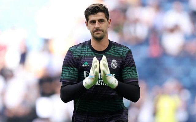 「反射神経の鬼」リハビリ中のクルトワ、サッカーボールとテニスボールを使った怒涛の連続トレーニングが話題！ファンからは不在を嘆く声も