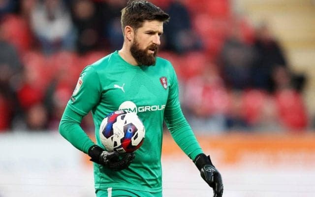 結婚からわずか3カ月、元アーセナルGKが妻の他界を報告「いつまでも、あなたを愛している」