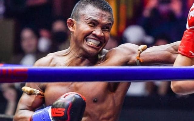 突然のルール変更に、再開拒否の大波乱！ 元K-1王者ブアカーオが呆然とした中国・格闘技イベントが物議「違反したのは中国人」