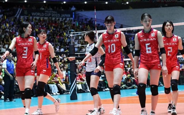 日本女子バレーのパリ五輪出場条件とは？　トルコ、ブラジル戦で見えた「サーブレシーブとメンタル」の課題