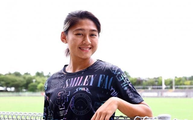 インスタグラムのフォロワーが90万 なぜ母国で大人気の女子サッカー選手はWEリーグへ来たのか