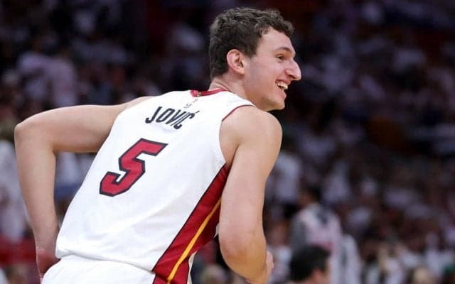 リラードの移籍先候補に挙がるヒートの若手ヨビッチ「僕はバスケットに集中していた」