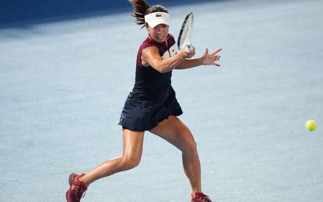 本玉真唯、世界2位シフィオンテクに健闘もリードを守り切れずストレートで敗れる[東レPPO]