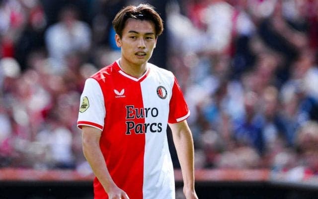 サポーター暴徒化で中止の試合が無観客で再開、上田綺世も終盤に復帰したフェイエノールトがアヤックス相手に4ゴール快勝【エールディビジ】
