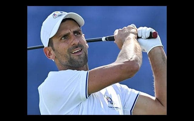 ジョコ、ゴルフでナイスショット