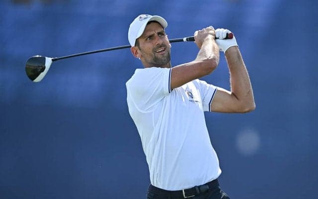 ジョコビッチ、ラケットをゴルフクラブに持ち替えて観客湧かせる「これだけの観客の前でプレーしたことはなかった」