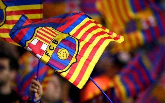 心臓と血管のデザインがかなり奇抜！青とえんじのカラーが際立つバルセロナのプレマッチジャージが発表