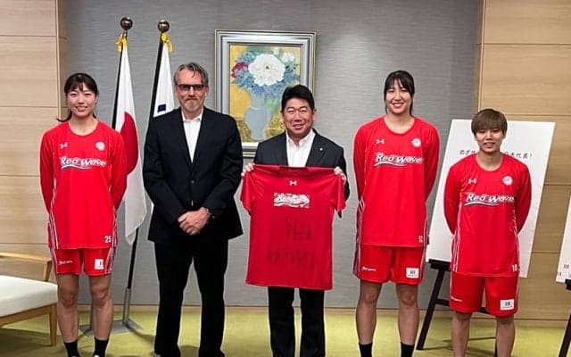 富士通レッドウェーブが川崎市長を表敬訪問…宮澤は「富士通のバスケを楽しいと思っていただけるように」