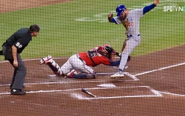 「神走塁」「これはうまい」鈴木誠也の同僚がイチローばり“忍者走塁” 大事な一戦で“神回避”本塁生還