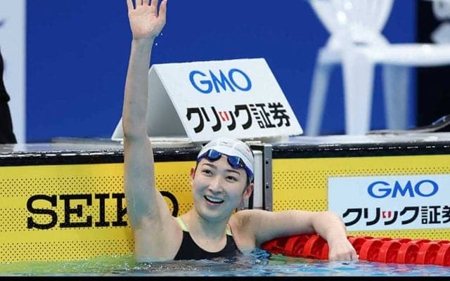 「リカコに泣かないでと言った」池江璃花子、銅メダルで有終の美　ライバル中国エースとの“涙の抱擁”が話題