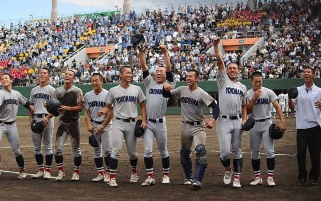【高校野球】「バットは短く」プライドを捨てた剛腕対策　劇的勝利を呼んだ横浜の“執念”
