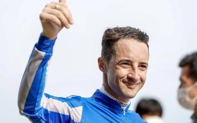 C.ルメール騎手が仏のリステッド競走を勝利 明日は凱旋門賞でスルーセブンシーズに騎乗