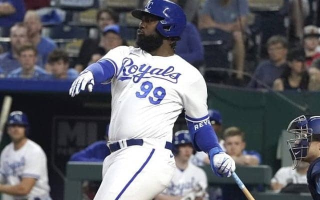 球界屈指の怪力も近年は大不振…NPB移籍報道が出た新助っ人候補レイエスの“リアル評”「プロとしては日本しかない」