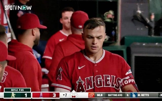“カモン！ショーヘイさん！” 大谷翔平を慕う若きイケメン捕手が痛烈弾で雄叫び 「大谷くんどこ」ファンの“大谷探し”も話題に