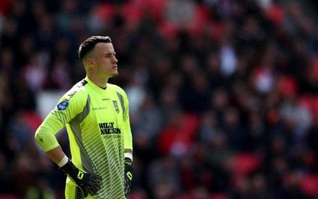 GKが試合中に意識失い試合中止…RKCvsアヤックスで相手選手と接触の悲劇、意識はその後回復