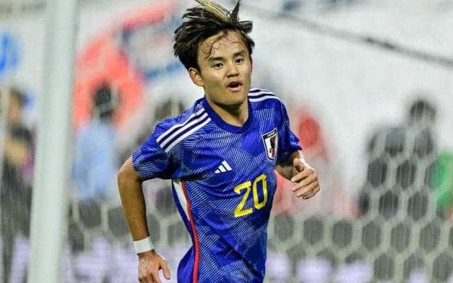 「これは笑った」久保建英躍動“バスクダービー”での四面楚歌サポの姿が切なくも温かい！「こんな風景があるなんて信じられない」「どのクラブもこうなって欲しい」の声