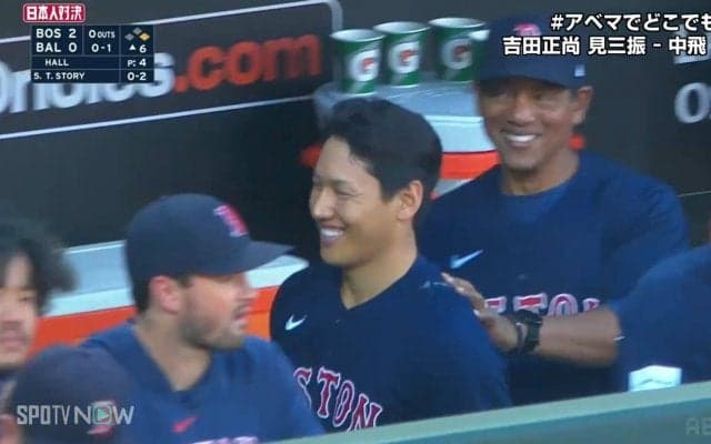 マサ、お疲れ様！吉田正尚、シーズン最終打席で技ありレフト前ヒット ベンチ内で仲間とニコニコ、ファンほっこり「吉田の笑顔助かる」