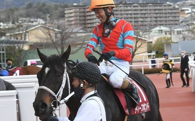 【京都大賞典想定騎手】ディープボンドは和田竜二騎手、ヒートオンビートは川田将雅騎手