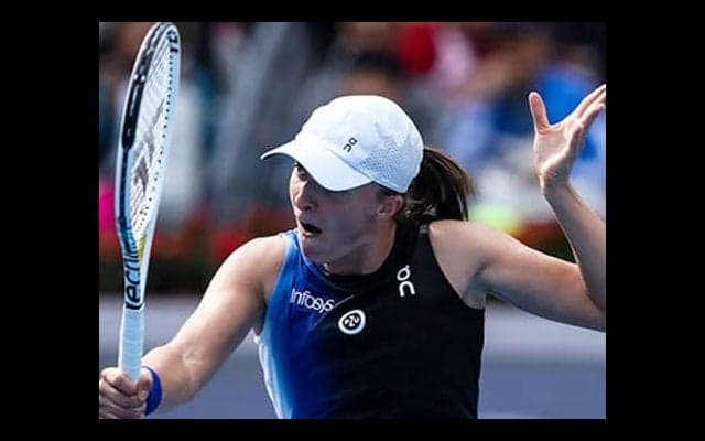 ボレー向上シフィオンテク 初戦突破