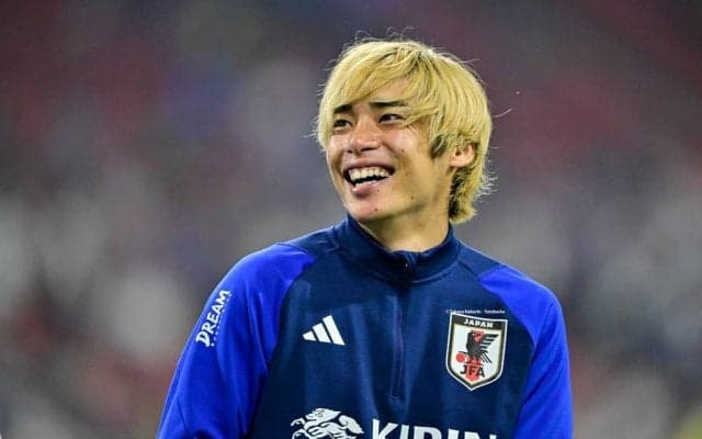 「神映像過ぎん？」伊東純也＆中村敬斗の勝利直後の“会心スマイル”に興奮するファン続出！「お宝映像ォォォ!!!」「2人とも可愛くて無理」「えぐすぎるて色気」との声