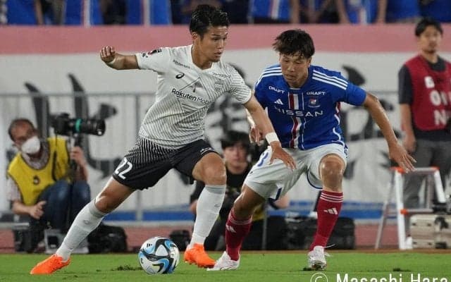 横浜FMを上回った神戸のサイド活用法【「頂上決戦」見えてきたJ1タイトルの行方】(2)