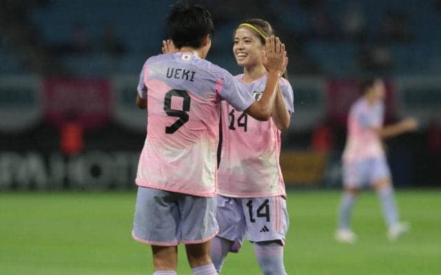 なでしこカルテットで記念撮影！植木理子や長谷川唯ら日本人4選手がイングランドで顔合わせ