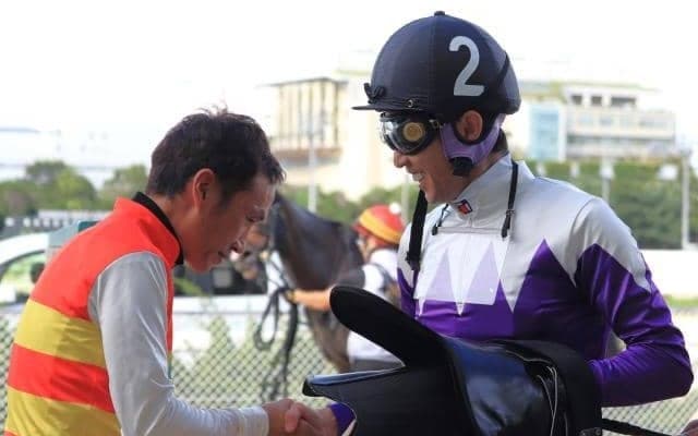 思い出の勝負服で誘導馬騎乗 “元”ゴールデンジョッキーによる名手たちの祭典の舞台裏