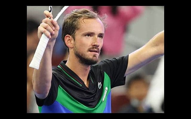  メド、ズベレフ撃破し決勝進出 