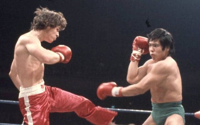 佐山聡が反則連発の「実験」 キックボクシングの試合で敗戦もアントニオ猪木は「よくやった」と褒めたたえた