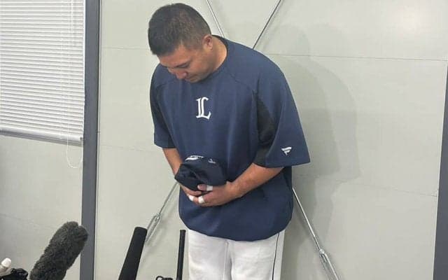 西武・山川穂高、騒動後初の公の場で謝罪　深々と頭下げ「妻と娘にも迷惑かけた」