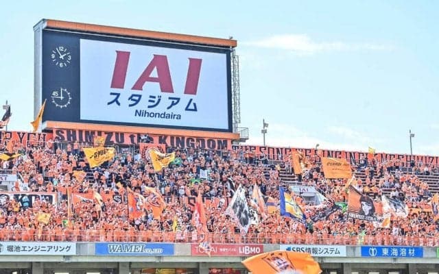 「まさかドローンで撮影してくれるとは！」静岡ダービーに向け、J2清水の練習場を埋め尽くした横断幕映像が「圧巻の景色」と大反響！「かっこいい！」「心拍数が上がる」