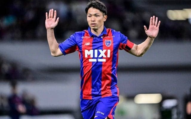 「いい写真だ」「このツーショットは最高」森重真人＆太田宏介の同学年コンビの惜別“肩組みショット”が胸熱！「モリゲさん×こうすけさんは不滅です」との声