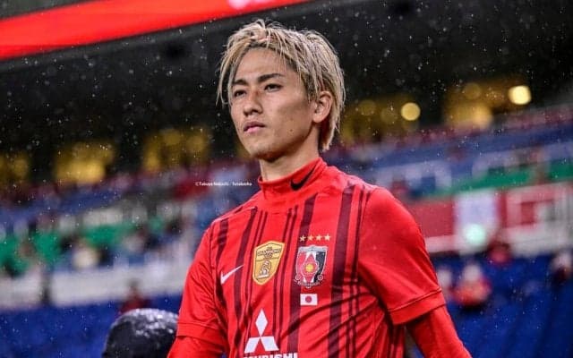 「あざとかわいすぎる」J1浦和・小泉佳穂がテディベアとの「かわいすぎる2ショット」公開！「購買意欲3割増しになる」笑顔に「1番の広告」「選手起用上手いなぁw」の声