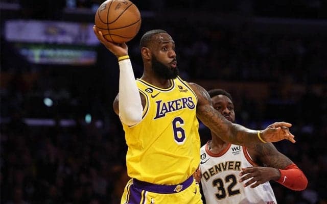 ウォリアーズとのプレシーズンゲーム1戦目に臨むレイカーズ…レブロンは欠場見込み