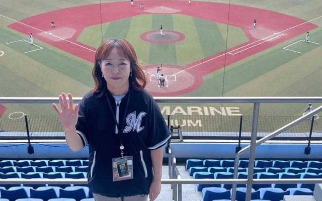 ロッテ谷保さん、最後のアナウンスで涙　花束サプライズ…33年の功績に「谷保コール」