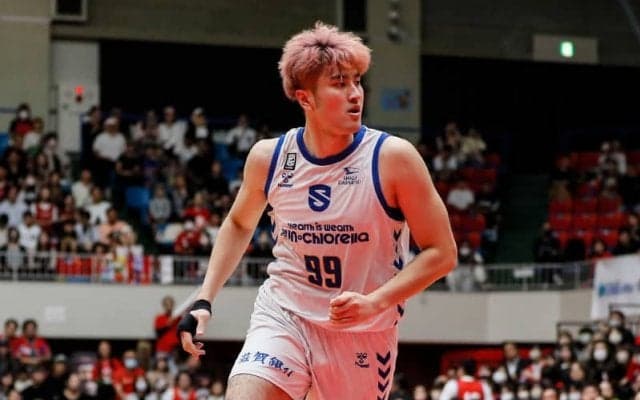 渡邊雄太も期待の川真田紘也が開幕戦出場…長髪さっぱりサポーター着け3得点7リバウンド