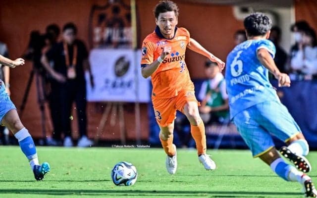 「バックスタンド総立ちたまらん」J2静岡ダービーで乾のゴールシーンに「日本のスタジアムが出せる声量じゃない」と驚きの声！「J2には勿体無いレベル！」と絶賛される