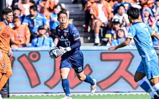 【清水GK権田修一が静岡ダービーで感じたJ1昇格への心得(2)】磐田に勝利も、重要なのは次戦以降。“町田戦後”を糧に、重要な試合直後の「一歩が出なくなる」を防ぐため