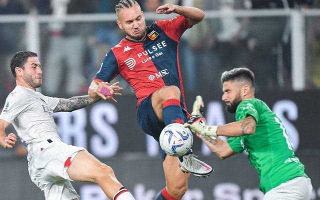 「マジで凄いセーブ」「サッカー史に残るプレー」フランス代表最多得点記録のFWジルーが急造GKで衝撃的なスーパーセーブに称賛の嵐！「判断と勇気に脱帽」