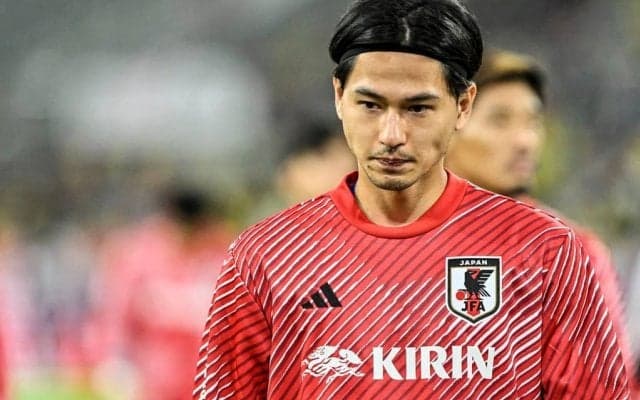 「南野陽キャポジいる笑笑」モナコの勝利後“激励集合写真”の南野拓実のポジショニングが話題！「相変わらずのテディベアスタイル」とポージングにも注目