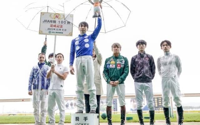 横山武史騎手がJRA年間100勝達成！ 「さらに気を引き締めて頑張りたい」