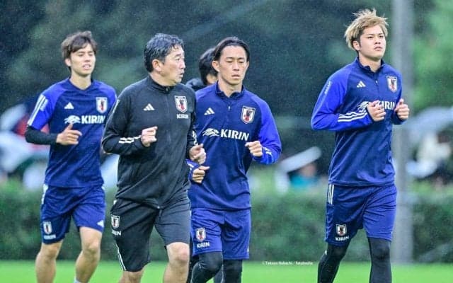 「こんな綺麗にイケメンが3人並ぶことあるんや」南野拓実、伊東純也、中村敬斗の「日本代表イケメン3ショット」が大反響！ 伊東の黒髪＆南野の久々代表ウエアに興奮の声続々