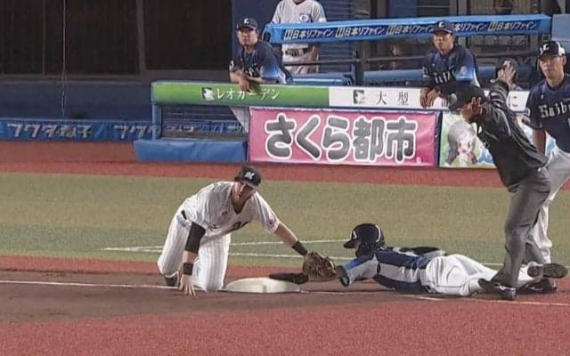 「相手が悪かった」一体、何が起きた？ 超絶スーパープレー“忍者走塁”が炸裂！神の手でかわされたロッテ助っ人・ブロッソーが呆然となった瞬間